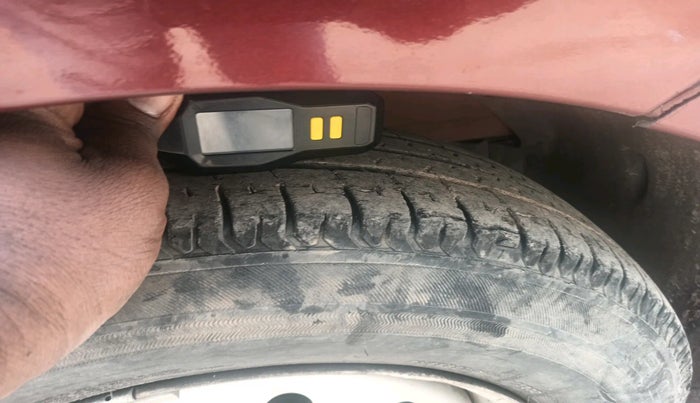 2017 Maruti Dzire LXI, Petrol, Manual, 59,745 km, tyre