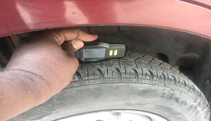 2017 Maruti Dzire LXI, Petrol, Manual, 59,745 km, tyre