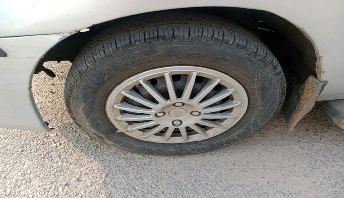 2011 Toyota Innova 2.5 G4 8 STR, Diesel, Manual, 2,60,546 km, tyre