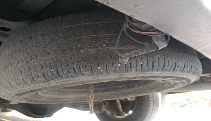 2011 Toyota Innova 2.5 G4 8 STR, Diesel, Manual, 2,60,546 km, tyre