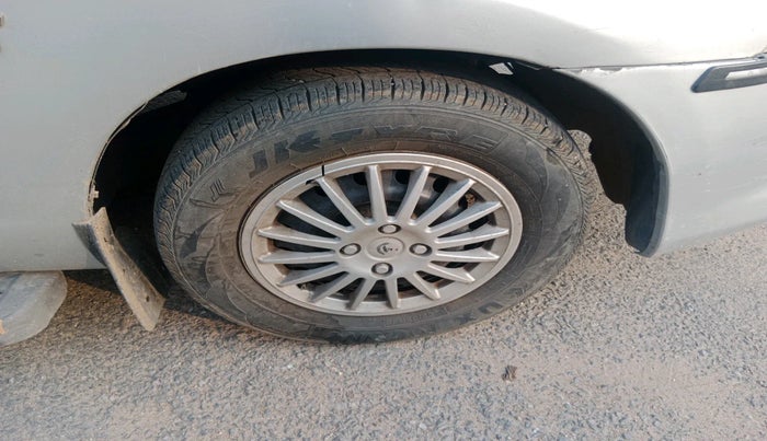 2011 Toyota Innova 2.5 G4 8 STR, Diesel, Manual, 2,60,546 km, tyre