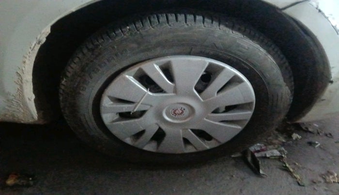 2012 Maruti Swift Dzire VXI, Petrol, Manual, 76,821 km, tyre
