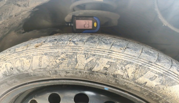 2010 Maruti SX4 VXI, Petrol, Manual, 1,26,148 km, tyre