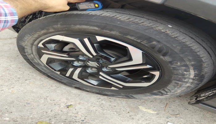 2022 Maruti BREZZA VXI SMART HYBRID, Petrol, Manual, 37,519 km, tyre