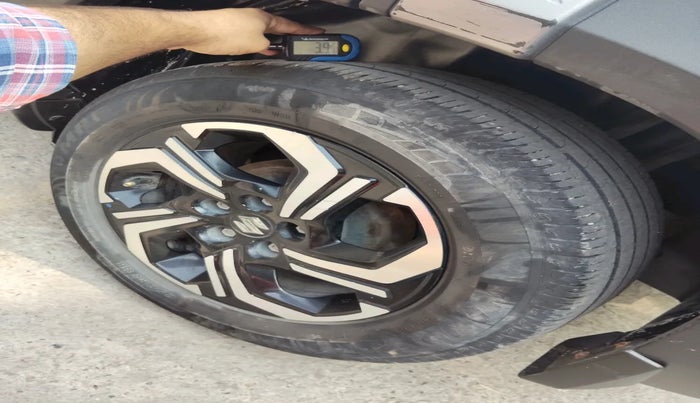 2022 Maruti BREZZA VXI SMART HYBRID, Petrol, Manual, 37,519 km, tyre