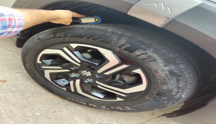 2022 Maruti BREZZA VXI SMART HYBRID, Petrol, Manual, 37,519 km, tyre