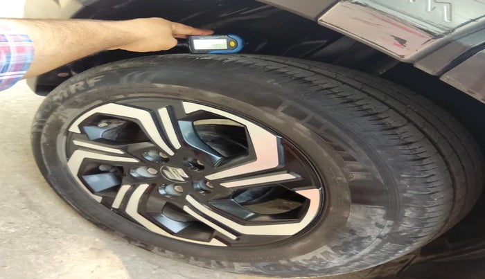 2022 Maruti BREZZA VXI SMART HYBRID, Petrol, Manual, 37,519 km, tyre