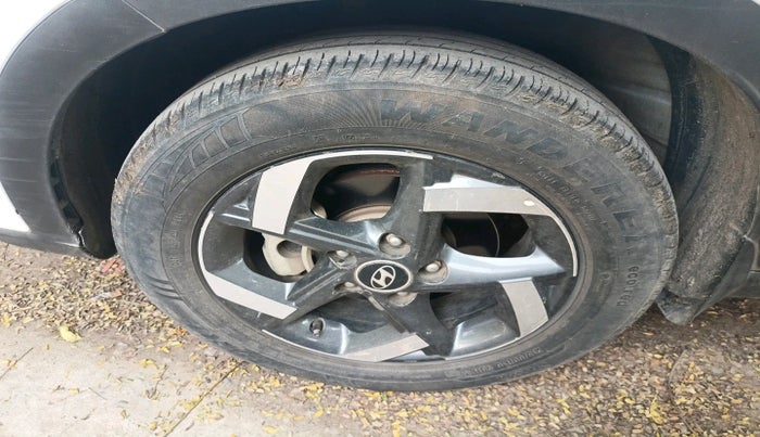 2019 Hyundai VENUE SX PLUS 1.0 TURBO DCT DUAL TONE, Petrol, Automatic, 1,10,203 km, tyre