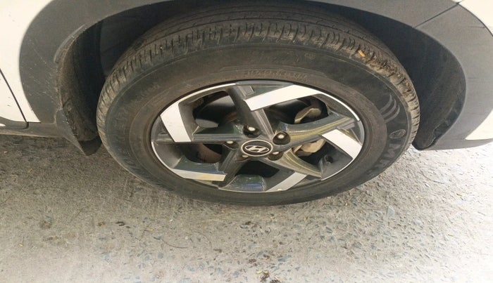 2019 Hyundai VENUE SX PLUS 1.0 TURBO DCT DUAL TONE, Petrol, Automatic, 1,10,203 km, tyre