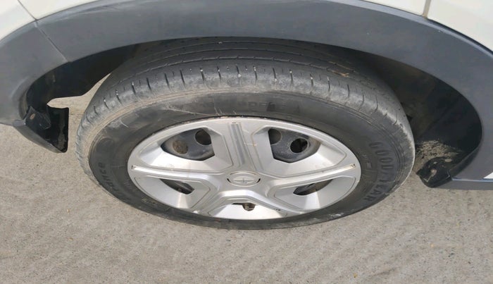 2021 Tata NEXON XM PETROL, Petrol, Manual, 44,817 km, tyre