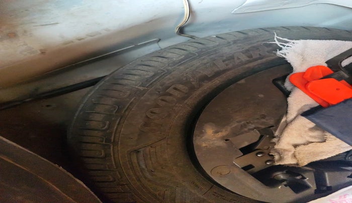 2011 Hyundai i10 MAGNA 1.2, Petrol, Manual, 1,38,314 km, tyre