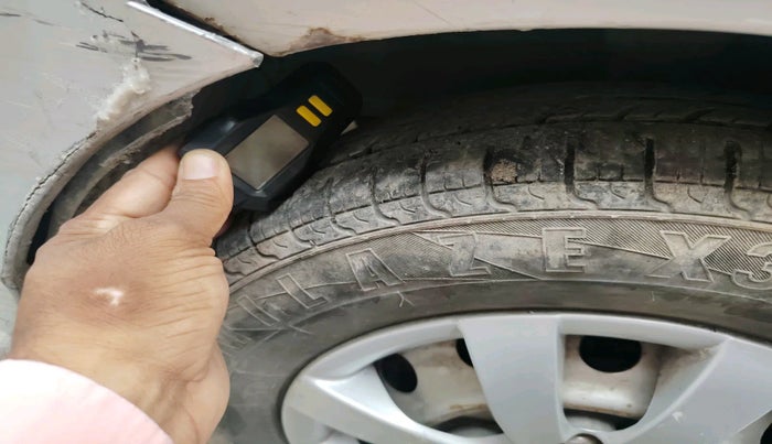 2012 Hyundai Eon ERA +, Petrol, Manual, 1,11,892 km, tyre