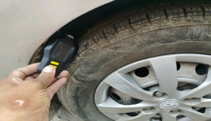 2012 Hyundai Eon ERA +, Petrol, Manual, 1,11,892 km, tyre