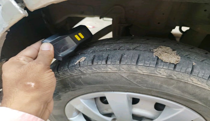 2012 Hyundai Eon ERA +, Petrol, Manual, 1,11,892 km, tyre