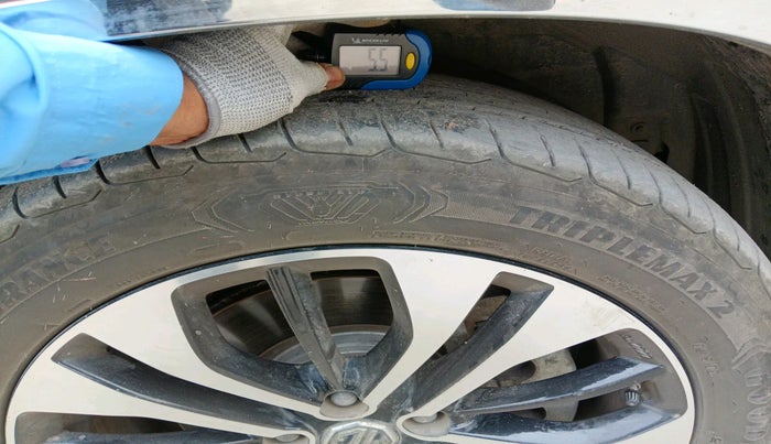 2021 MG HECTOR SHARP HYBRID 1.5 PETROL, Petrol, Manual, 1,01,424 km, tyre