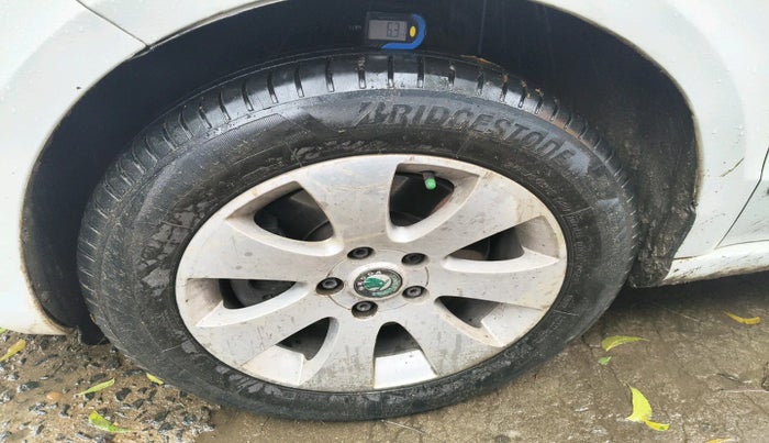 2010 Skoda Superb ELEGANCE 2.0 TDI CR AT, Diesel, Automatic, 1,46,868 km, tyre