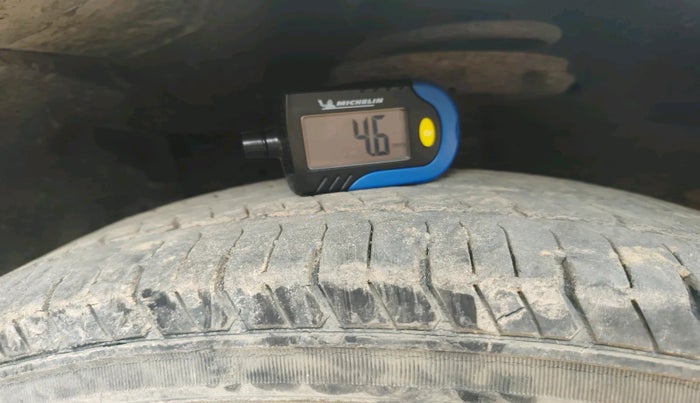 2016 Maruti Swift LXI (O), Petrol, Manual, 1,16,480 km, tyre