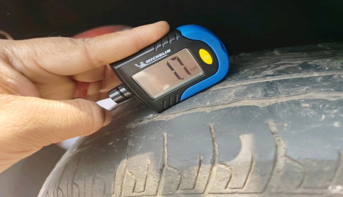 2016 Maruti Swift LXI (O), Petrol, Manual, 1,16,480 km, tyre