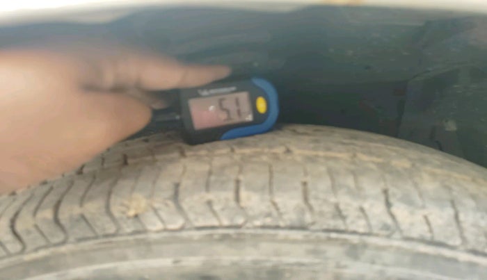 2016 Maruti Swift LXI (O), Petrol, Manual, 1,16,480 km, tyre