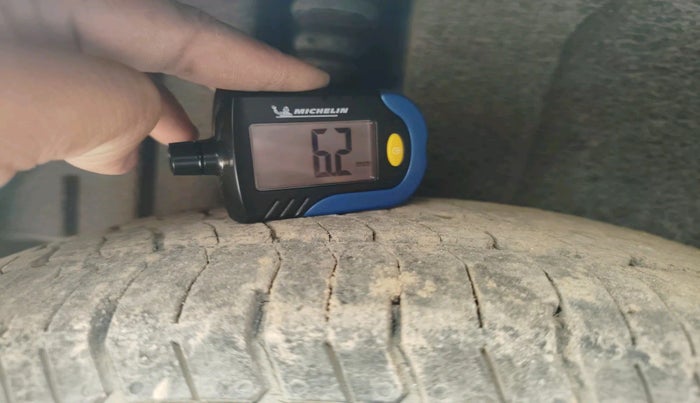 2016 Maruti Swift LXI (O), Petrol, Manual, 1,16,480 km, tyre