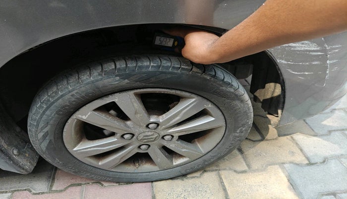 2015 Maruti Wagon R Stingray VXI, Petrol, Manual, 78,728 km, tyre