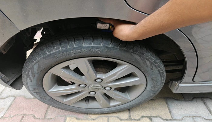 2015 Maruti Wagon R Stingray VXI, Petrol, Manual, 78,728 km, tyre