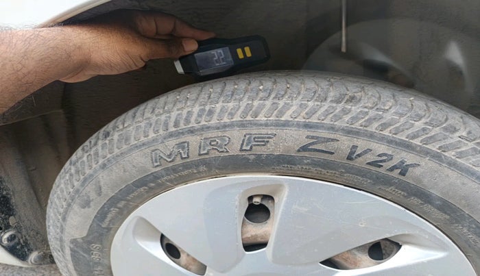 2015 Maruti Swift Dzire VXI, Petrol, Manual, 60,567 km, tyre