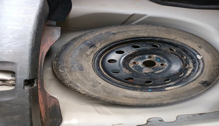 2015 Maruti Swift Dzire VXI, Petrol, Manual, 60,567 km, tyre