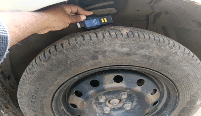 2015 Maruti Swift Dzire VXI, Petrol, Manual, 60,567 km, tyre