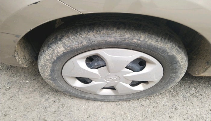 2015 Tata Bolt XM REVOTRON, Petrol, Manual, 44,533 km, tyre