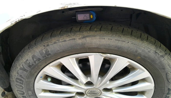 2015 Maruti Ciaz VDI +, Diesel, Manual, 2,46,081 km, tyre