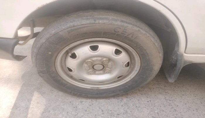 2015 Maruti Eeco 5 STR WITH A/C+HTR, Petrol, Manual, 1,77,235 km, tyre