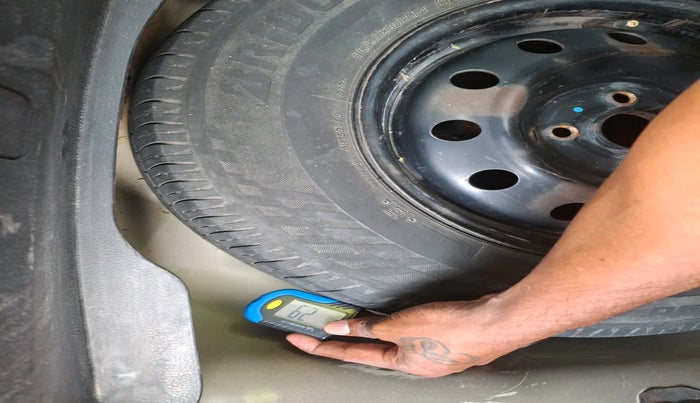 2014 Maruti Swift Dzire VDI, Diesel, Manual, 1,47,357 km, tyre