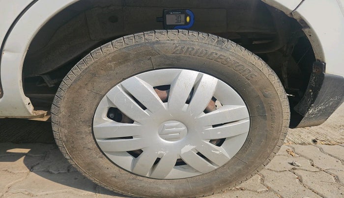 2015 Maruti Alto 800 LXI, Petrol, Manual, 1,04,025 km, tyre