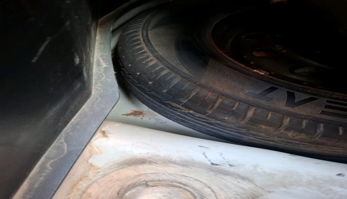 2015 Maruti Swift ZDI, Diesel, Manual, 1,24,256 km, tyre