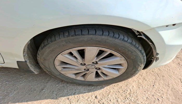 2015 Maruti Swift ZDI, Diesel, Manual, 1,24,256 km, tyre