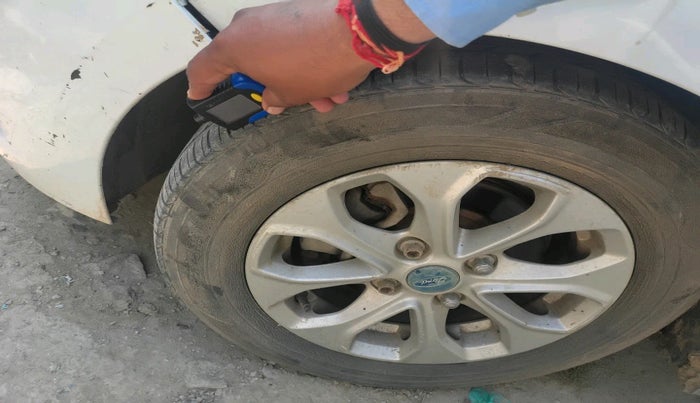 2015 Ford New Figo TITANIUM 1.2 PETROL MT, Petrol, Manual, 74,682 km, tyre