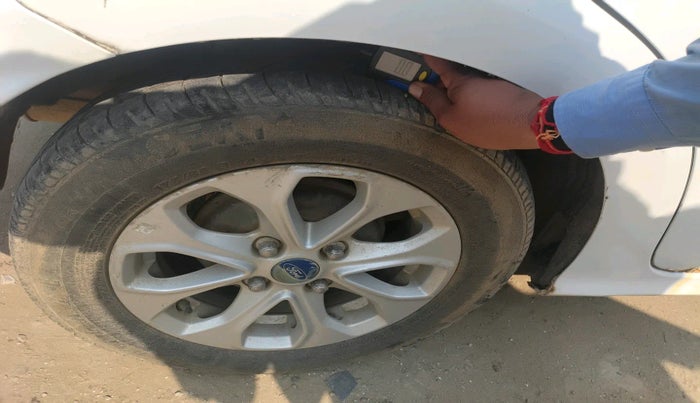 2015 Ford New Figo TITANIUM 1.2 PETROL MT, Petrol, Manual, 74,682 km, tyre