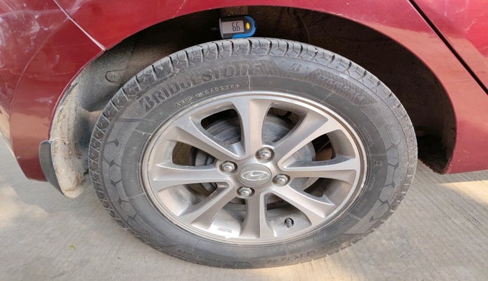 2015 Hyundai Grand i10 ASTA (O) 1.2 KAPPA VTVT, Petrol, Manual, 1,17,678 km, tyre