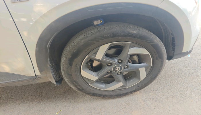 2019 Hyundai VENUE SX PLUS 1.0 TURBO DCT, Petrol, Automatic, 68,188 km, tyre