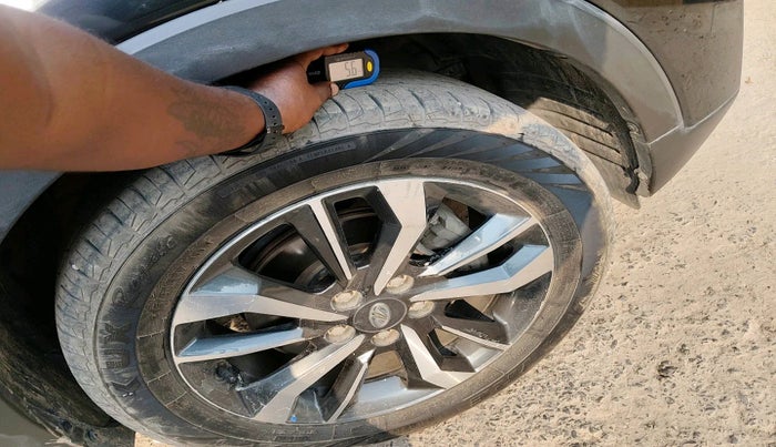2019 Mahindra XUV300 W8 (O) 1.5 DIESEL, Diesel, Manual, 80,030 km, tyre