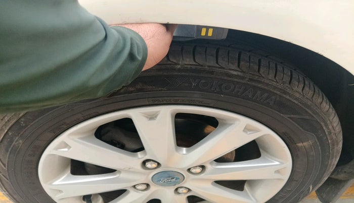 2011 Ford Fiesta TITANIUM PETROL, Petrol, Manual, 1,06,150 km, tyre