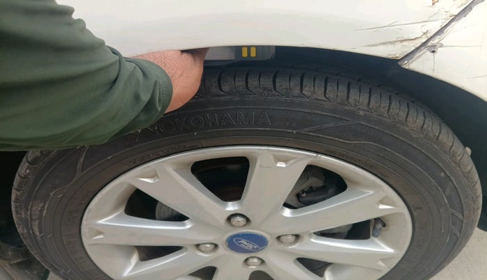 2011 Ford Fiesta TITANIUM PETROL, Petrol, Manual, 1,06,150 km, tyre