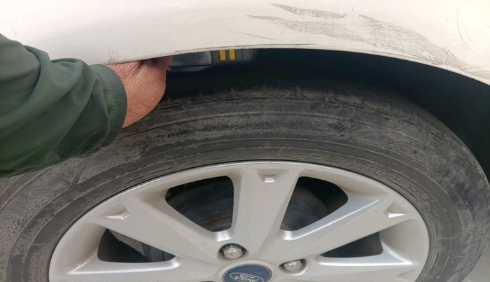 2011 Ford Fiesta TITANIUM PETROL, Petrol, Manual, 1,06,150 km, tyre