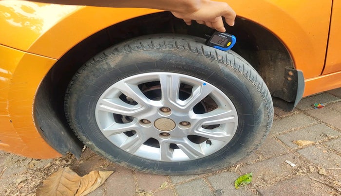 2017 Tata Tiago XZA PETROL, Petrol, Automatic, 66,546 km, tyre