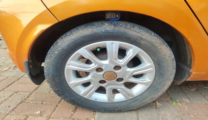 2017 Tata Tiago XZA PETROL, Petrol, Automatic, 66,546 km, tyre