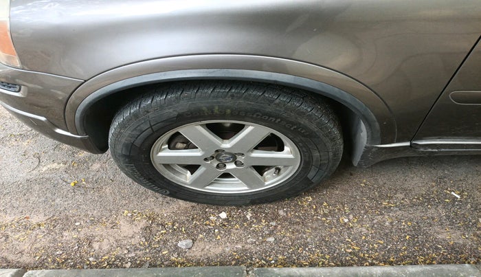 2011 Volvo XC 90 D5 AWD, Diesel, Automatic, 1,20,289 km, tyre