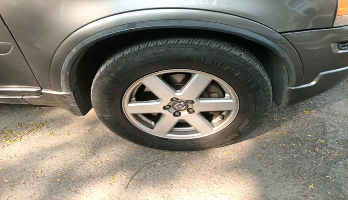 2011 Volvo XC 90 D5 AWD, Diesel, Automatic, 1,20,289 km, tyre