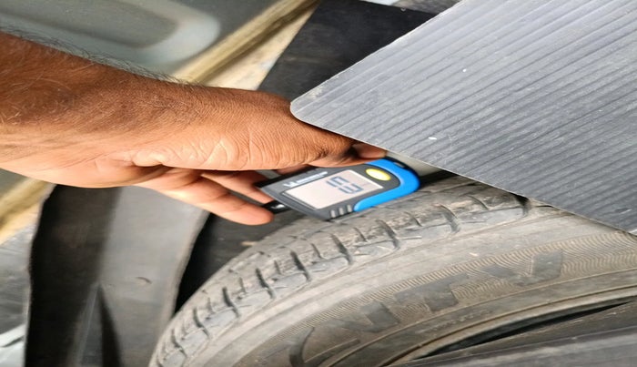 2011 Toyota Etios G, Petrol, Manual, 72,737 km, tyre