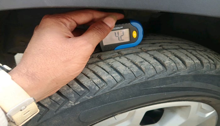 2018 Renault Kwid CLIMBER 1.0 AMT, Petrol, Automatic, 38,978 km, tyre